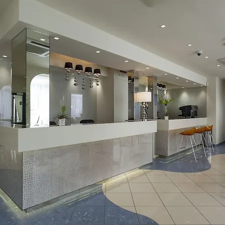 极光滨海酒店 3* 里米尼