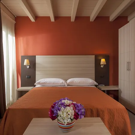 Aurora Mare Hotel 3*